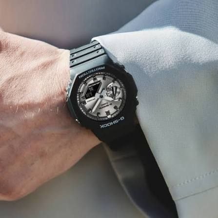 G-Shock black-silver